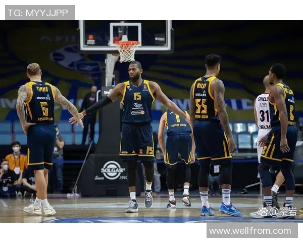 勇士与火箭季后赛首战激烈对决谁能在这场较量中胜出