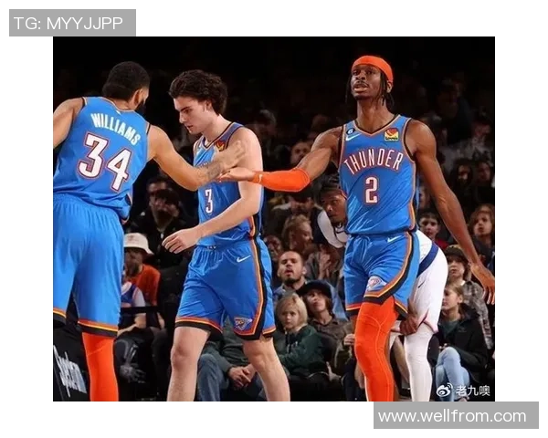 勇士与雷霆激战正酣新浪直播带你全程感受比赛精彩瞬间