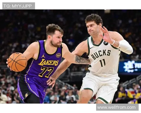 布鲁克洛佩斯:从NBA巨星到篮球战术的领军人物解析 布鲁克洛佩斯:从NBA巨星到篮球战术的领军人物解析